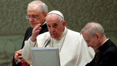 Papa  pide  salario universal y reducir la jornada laboral