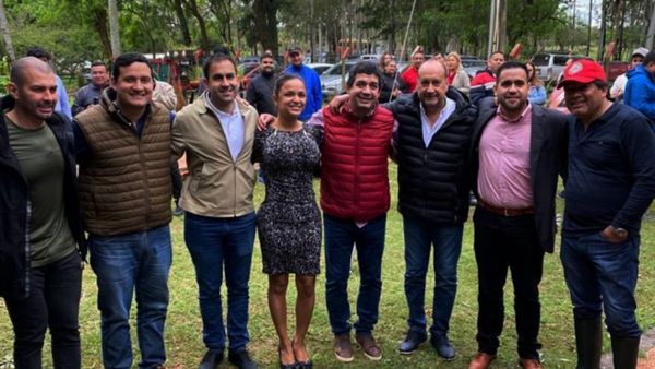 Velázquez y legisladores retoman la campaña y miran figura para la vice