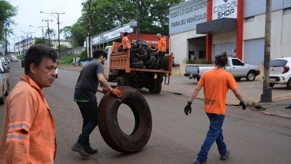 Buscan limpiar CDE de neumáticos  tirados en calles