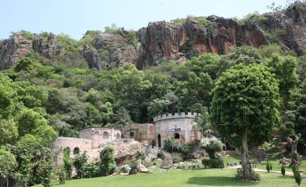 Diario HOY | Un castillo en medio de los cerros de Tobatí