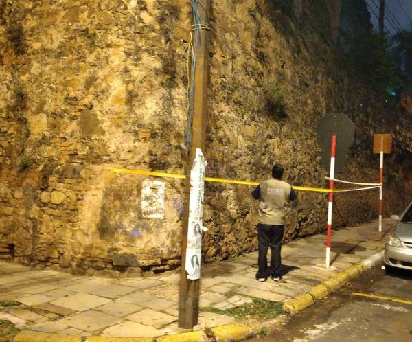 Iglesia de La Encarnación: colocan alertas para peatones en la zona del muro - .::Agencia IP::.