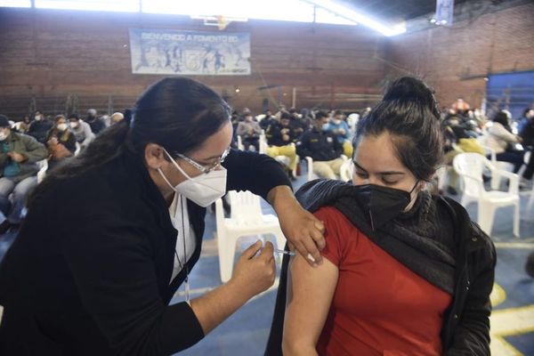 Más de 36.000 trabajadores solicitaron permiso para vacunación contra el COVID-19 - Nacionales - ABC Color