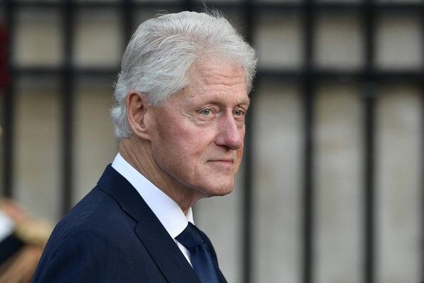El expresidente de EEUU Bill Clinton sale del hospital - Nacionales - ABC Color