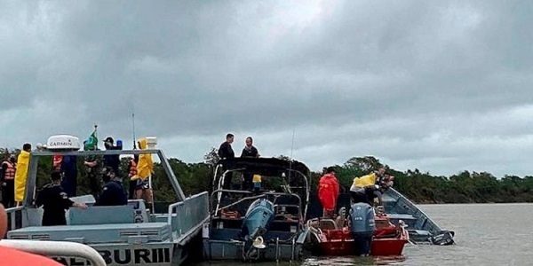 Reportan siete fallecidos en naufragio de barco-hotel sobre el río Paraguay
