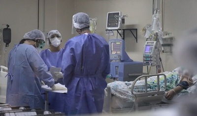 Kinesiólogos de Clínicas asisten en la recuperación de pacientes respiratorios