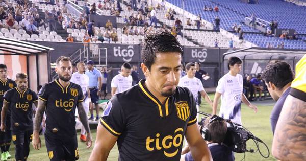 La Nación / Del fútbol a la política: el concejal Pitoni