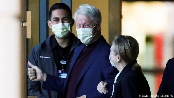 Expresidente estadounidense Bill Clinton sale del hospital tras cinco días internado