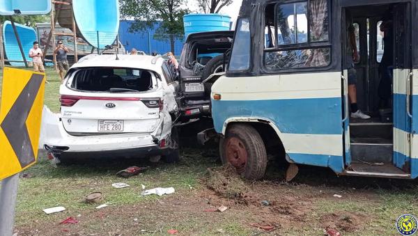 Conductor alcoholizado causa séxtuple choque en Ñu Guasu •