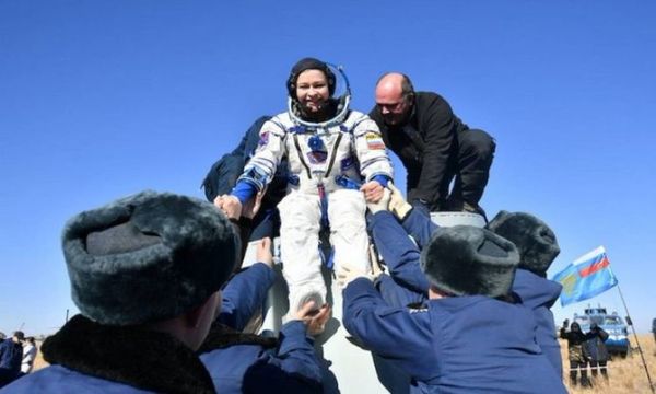 Tripulación rusa regresa a la tierra tras rodar película en el espacio