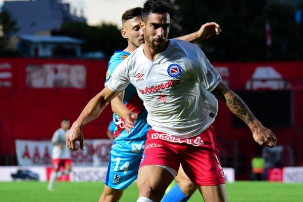 Gabriel Ávalos desperdicia un penal en la derrota de Argentinos Juniors