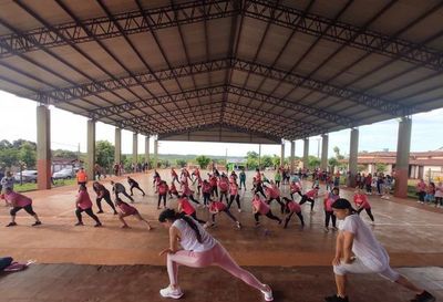 Promueven concienciación sobre cáncer de mama través de la danza - Nacionales - ABC Color