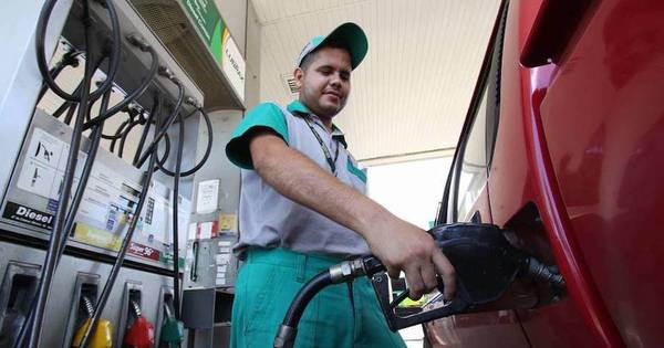 La Nación / Combustible volvería a subir en noviembre
