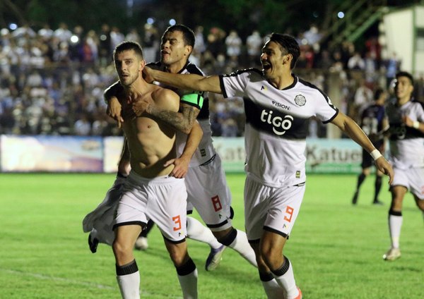 Crónica / EN GUAIRÁ, OLIMPIA VOLVIÓ A GANAR Y ¡ALCANZÓ LA COLA!