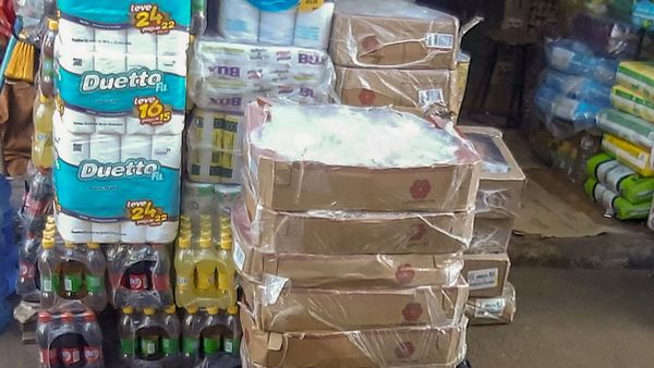 Los productos de contrabando se venden a la vista de todos en CDE