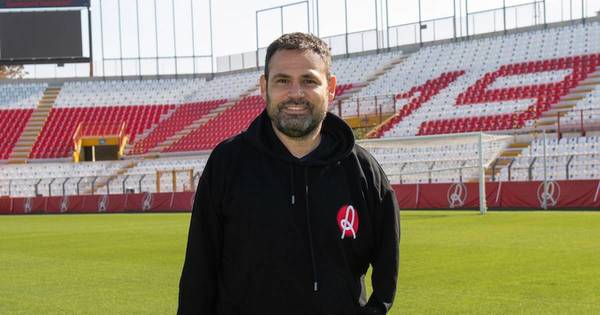 La Nación / Julio González presentó su libro
