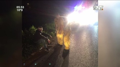 Peatón fue socorrido por los bomberos tras ser arrollado por un motocarro - SNT