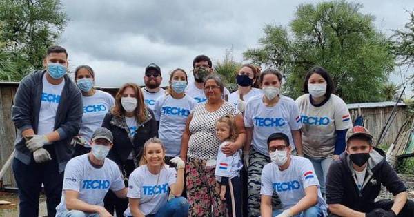 La Nación / Dallys y su familia participaron como voluntarios de Techo Paraguay