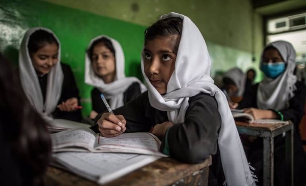 Diario HOY | Los talibanes permitirán "pronto" a todas las niñas regresar a las escuelas