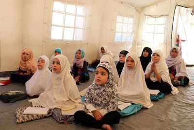 Los talibanes permitirán “pronto” a todas las niñas regresar a las escuelas - Mundo - ABC Color