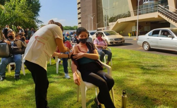 Arranca semana de vacunación con primera, segunda y tercera dosis