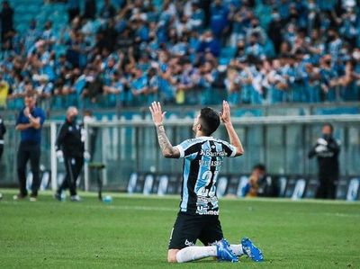 Mathías Villasanti convirtió en el valioso triunfo de Gremio - Fútbol Internacional - ABC Color