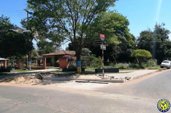 Obra de una placita tiene más de 4 meses de atraso •