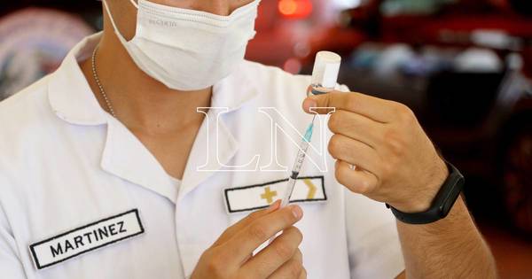 La Nación / Se inició aplicación de tercera dosis a mayores de 50 años y personal de salud
