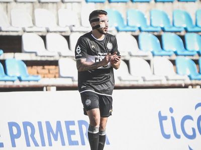 Víctor Salazar: retorno con máscara y 90 minutos en la Reserva - Olimpia - ABC Color