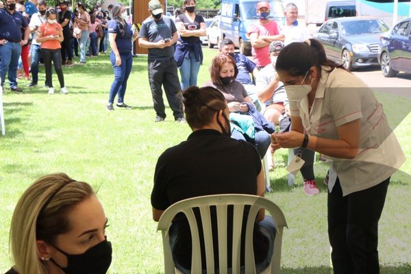 Crónica / Desde hoy refuerzan los vacunatorios anticovid para los paranaenses