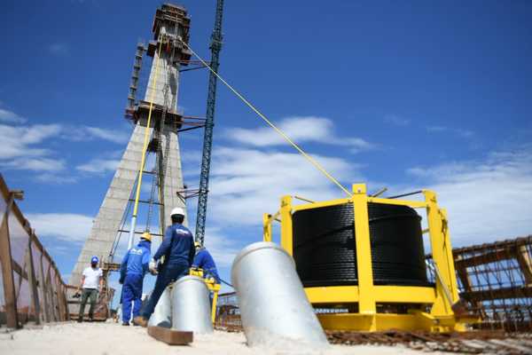 Puente de la Integración: Prosigue la instalación de cabos de atirantamiento