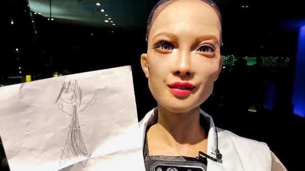 Sophia, la robot humanoide, ahora quiere tener un bebé robot.