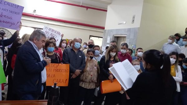 Denuncian maltrato por parte de directora de Obras del MOPC