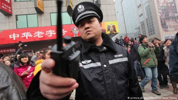 China estudia ley para castigar a padres por el mal comportamiento de sus hijos