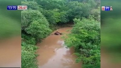 Itapúa: Perdió el control de su rodado y cayó a un arroyo | Noticias Paraguay