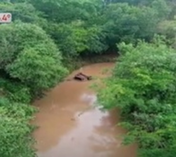 Itapúa: Perdió el control de su rodado y cayó a un arroyo - Paraguay.com