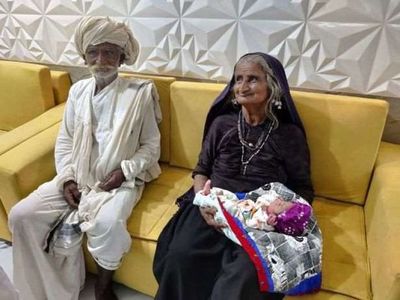 Mujer de India se convierte en madre por primera vez a los 70 años