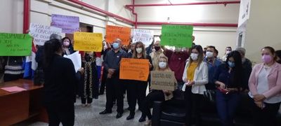 Funcionarios del MOPC exigen salida de directora por supuestos malos tratos - Nacionales - ABC Color