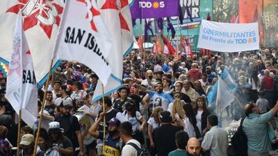 Segundo día de movilizaciones masivas en Argentina por el Día de la Lealtad Peronista