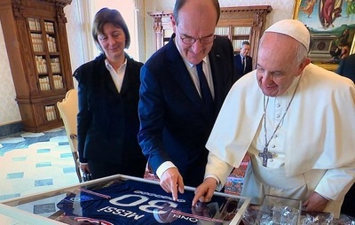 Messi le hace un regalo sorpresa al Papa Francisco