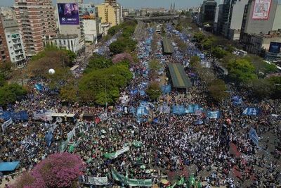 Sindicatos argentinos piden un Estado “presente” y “regulador de la economía”  - Mundo - ABC Color