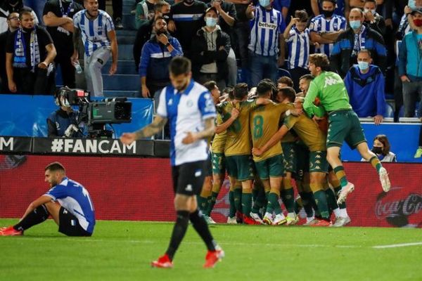 Betis rescata un empate en su visita al Alavés