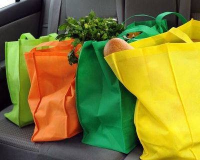 Ley “antihule”: Desde el 1 de noviembre, los comercios ya deben sustituir las bolsas plásticas de un solo uso - Nacionales - ABC Color