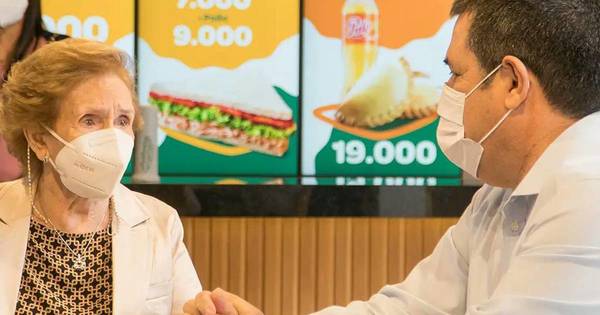 La Nación / Doña Eloisa recorrió Don Vito con Horacio Cartes