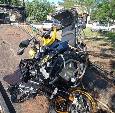 Motociclista fallece tras chocar contra una columna de la ANDE - Nacionales - ABC Color