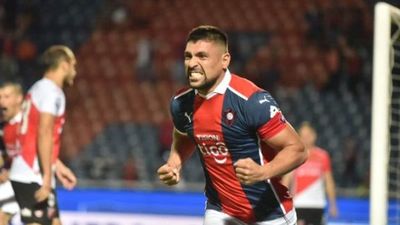 Cerro Porteño logra un trabajado triunfo ante un duro River