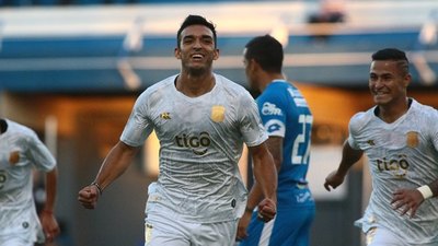 Guaraní supo sufrir, superó al '12' y se escapa en lo más alto