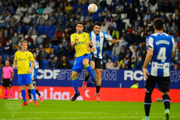 Espanyol vence al Cádiz, que tuvo como alternativa al paraguayo Arzamendia