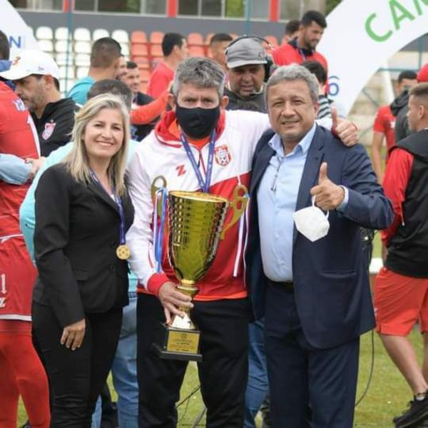“Loro” ya no está al mando del campeón  - Fútbol de Ascenso de Paraguay - ABC Color