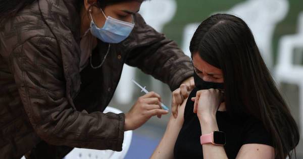 La Nación / Inician la aplicación de 3ª dosis a personal de salud y mayores de 50