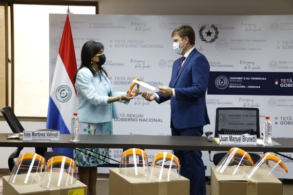 MEC recibe 42.000 máscaras faciales de Canadá que serán destinadas a docentes